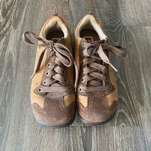 Sketchers Brown Leather Lace Up Sneakers